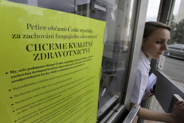Protestní akce "Den zdraví lékařů": petice i zavřené ordinace.  