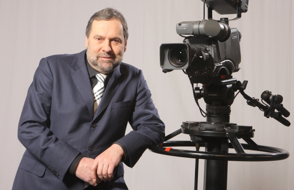 Radek John se vrací k investigativní žurnalistice v pořadu Bez cenzury na TV Barrandov. Radek John se vrací k investigativní žurnalistice v pořadu Bez cenzury na TV Barrandov.