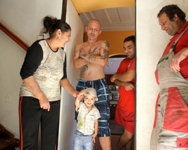 Hluční, nepořádní, kradou a ignorují zákony, stěžují si Němci na své nové sousedy Romy.