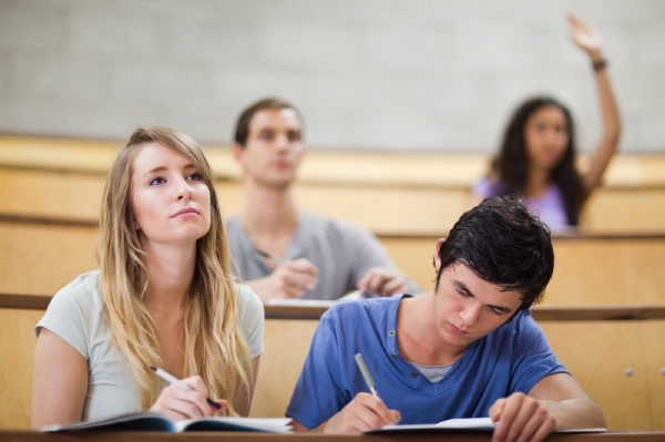 14 státních vysokých škol z 26 vybírá nezákonně peníze od svých studentů (ilustrační foto). 