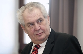Budoucí prezident Miloš Zeman si o žalobě myslí, že je pouhou hysterickou reakcí.