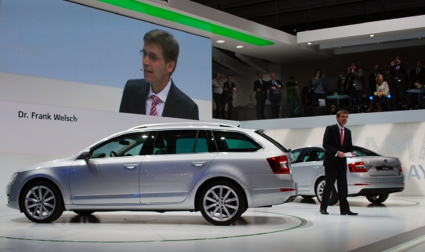 Frank Welsch představuje nové vozy Škoda.