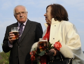 Manželé Klausovi.