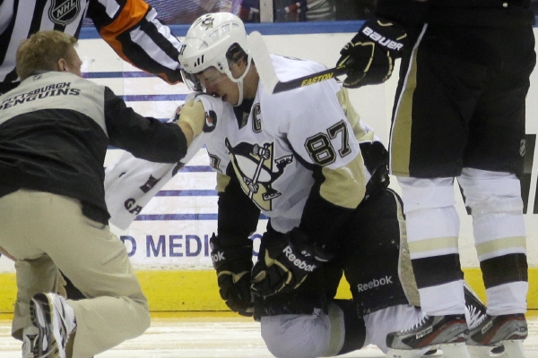 Sidney Crosby chyběl kvůli otřesu mozku na ledě skoro rok.
