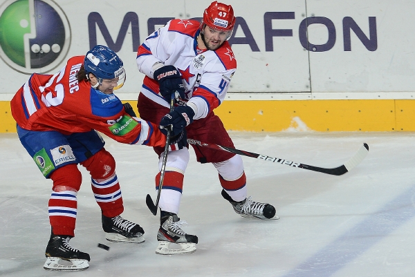 Ondřej Němec (vlevo) v play-off. Ondřej Němec (vlevo) v play-off.