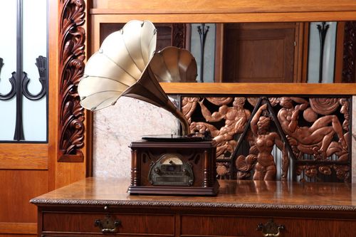 Gramofony s troubou jsou naprostou klasikou. Gramofony s troubou jsou naprostou klasikou.