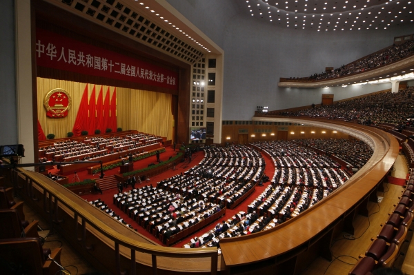 Parlament zasedá v Paláci lidu v Pekingu. Parlament zasedá v Paláci lidu v Pekingu.