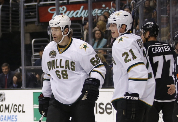 Jaromír Jágr (vlevo) při utkání Dallas Stars a Los Angeles Kings. Jaromír Jágr (vlevo) při utkání Dallas Stars a Los Angeles Kings.