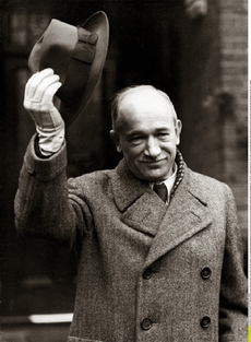 Edvard Beneš bezprostředně po svém zvolení zamířil do Lán na oběd s Masarykem.