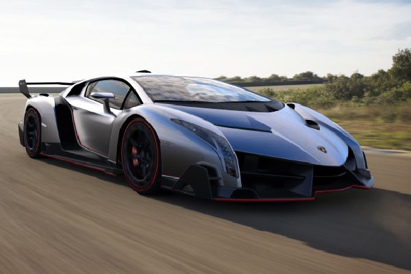 Lamborghini Veneno, vůz za tři miliony eur bez daně.