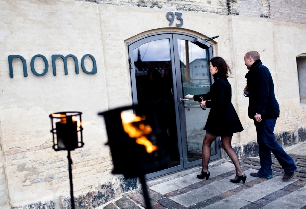 Noma byla v letech 2010, 2011 a 2012 britským časopisem Restaurant Magazine vyhlášena nejlepší světovou restaurací. Noma byla v letech 2010, 2011 a 2012 britským časopisem Restaurant Magazine vyhlášena nejlepší světovou restaurací.