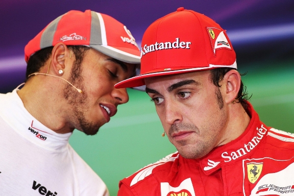Fernando Alonso (vpravo) očekává skvělou sezonu. V úspěchu mu bude bránit jeho bývalý týmový kolega Lewis Hamilton (vlevo). Fernando Alonso (vpravo) očekává skvělou sezonu. V úspěchu mu bude bránit jeho bývalý týmový kolega Lewis Hamilton (vlevo).