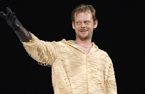 Roli krále Jiřího VI. ztvární hostující Martin Stránský.