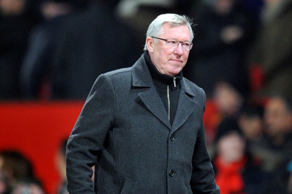 Trenér fotbalistů Manchesteru United Alex Ferguson se rozhodl pomoci zadluženému Dunfermline, kde v 60. letech působil jako hráč. 