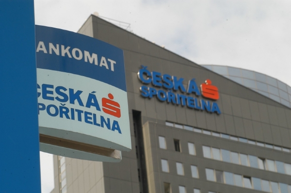 Česká spořitelna letos plánuje snížit náklady o 2 miliardy korun.