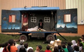 Divadelní hra Othello is Black je adaptací Shakespearova dramatu s protirasistickým poselstvím.