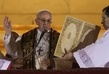 Novým papežem se stal argentinský kardinál Jorge Mario Bergoglio. K hodnosti papeže si vybral jméno František. Novým papežem se stal argentinský kardinál Jorge Mario Bergoglio. K hodnosti papeže si vybral jméno František.