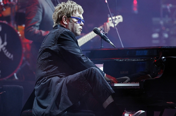 Při posledním koncertu před třemi lety praskala O2 arena ve švech. Vyprodá ji Elton i letos? Při posledním koncertu před třemi lety praskala O2 arena ve švech. Vyprodá ji Elton i letos?