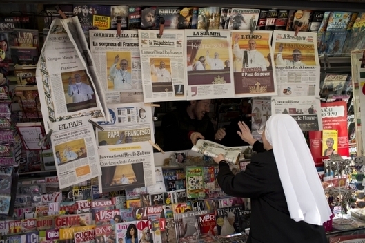 Nejsou si titulní strany nějak moc podobné? Nejsou si titulní strany nějak moc podobné?