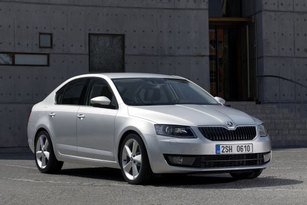 Škoda Octavia třetí generace vyrazila za prvními zákazníky.