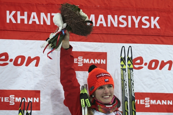 Biatlonistka Gabriela Soukalová slaví triumf v Chanty Mansijsku.