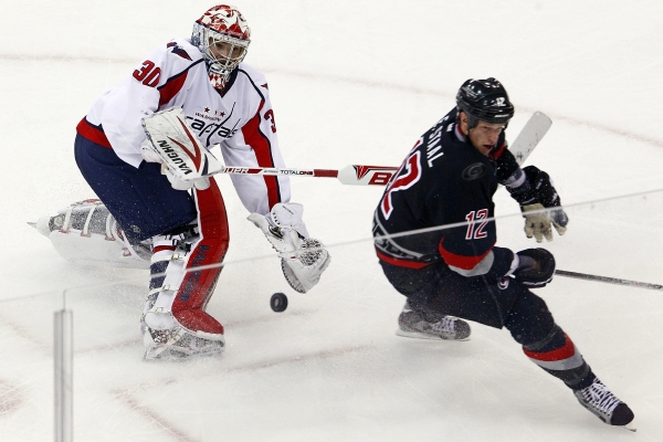 Michal Neuvirth se opět vrátil do branky Washingtonu.