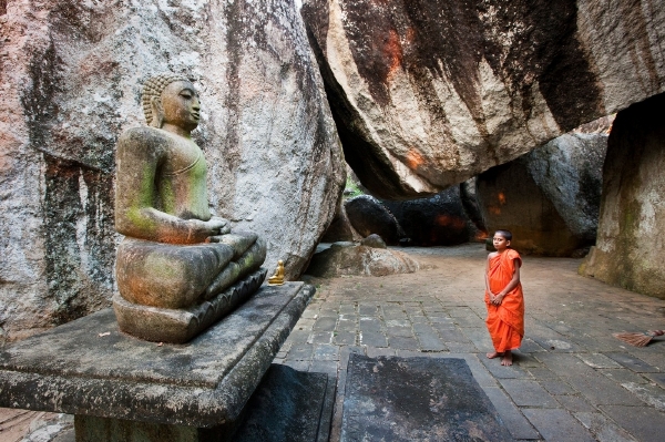 Obyvatelé Srí Lanky berou buddhismus velmi vážně. Obyvatelé Srí Lanky berou buddhismus velmi vážně.