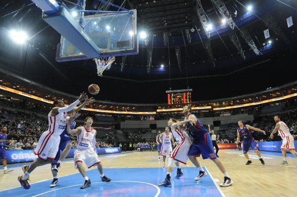 Utkání Nymburka s CSKA se odehrálo v pražské O2 aréně.