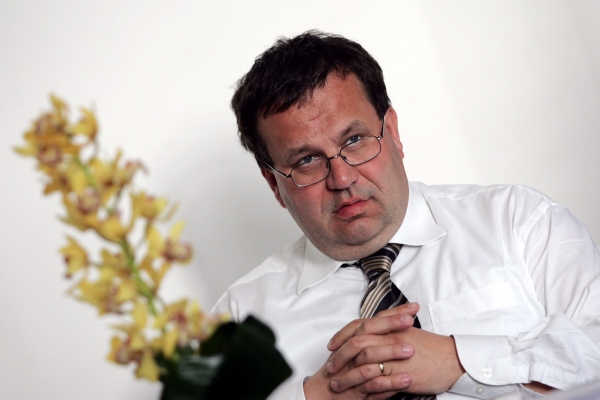 Stínový ministr financí Jan Mládek svým výrokem o parazitujících živnostnících vyvolal bouři nevole. Stínový ministr financí Jan Mládek svým výrokem o parazitujících živnostnících vyvolal bouři nevole.