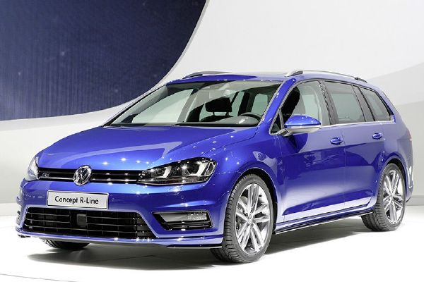 Design R-Line nový kombík VW Golf pořádně zdrsněl.