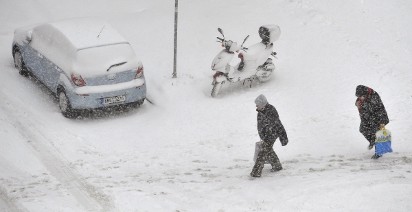 Podle meteorologů napadne ve vyšších polohách až patnáct centimetrů sněhu (ilustrační foto). Podle meteorologů napadne ve vyšších polohách až patnáct centimetrů sněhu (ilustrační foto).