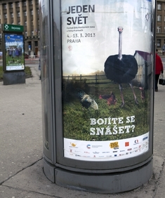 Plakát festivalu Jeden svět.