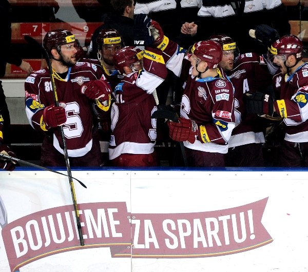 Sparta si vynutila sedmý zápas na ledě Třince.