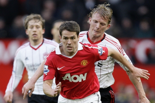 Michael Owen vyhrál v dresu Manchesteru United anglický titul. Michael Owen vyhrál v dresu Manchesteru United anglický titul.