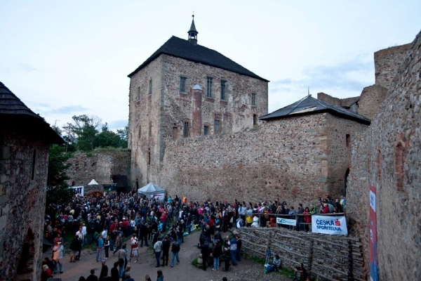 Festival se letos vrátí také na hrad Točník (foto z minulého ročníku).