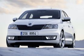 Většina automobilek dává na výběr. Rapid může mít pod kapotou zážehový nebo bznětový motor.