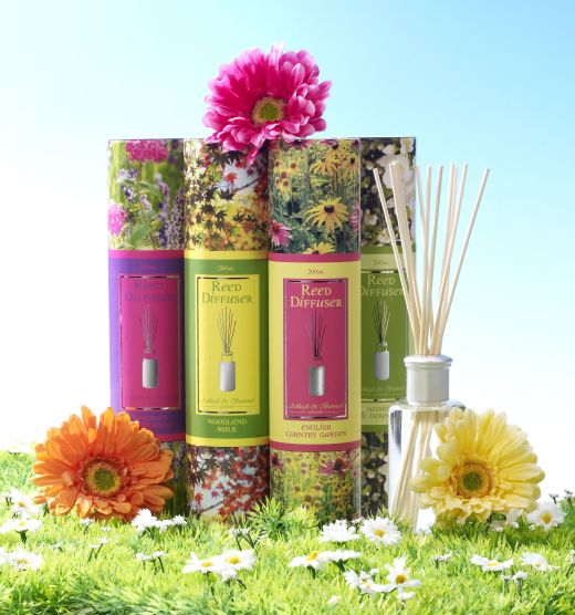 Svěžest domácnosti dodá třeba nenápadná vůně z aroma difuzéru.