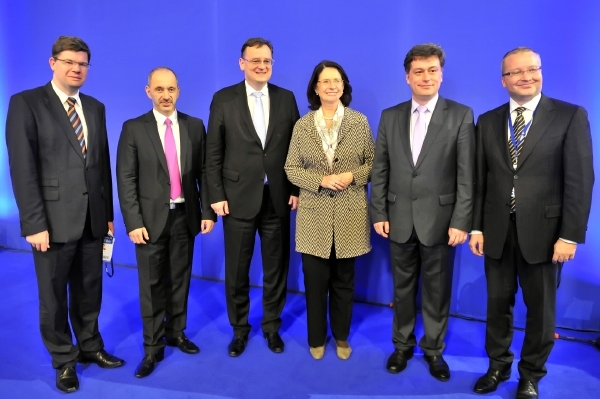 Vedení strany (zleva) místopředseda Jiří Pospíšil, první místopředseda Martin Kuba, předseda Petr Nečas, místopředsedkyně Miroslava Němcová a místopředsedové Pavel Blažek a Tomáš Chalupa.
