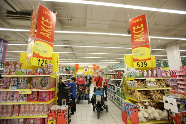 Obchodní řetězec Tesco koninu v rámci vlastních testů zjistil v baleném salámu Herkules 300 g českého výrobce Masna Studená.