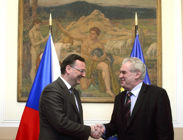 Premiér Petr Nečas (vlevo) a prezident Miloš Zeman.
