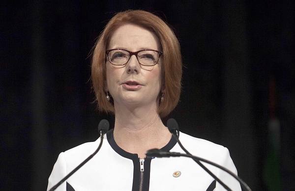 Kromě omluvy přišla australská premiérka Julia Gillardová i s finančním odškodněním. Kromě omluvy přišla australská premiérka Julia Gillardová i s finančním odškodněním.