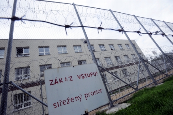 Věznice s ostrahou s oddělením pro výkon trestu s dozorem pro dospělé muže v Jiřicích na Nymbursku. Věznice s ostrahou s oddělením pro výkon trestu s dozorem pro dospělé muže v Jiřicích na Nymbursku.