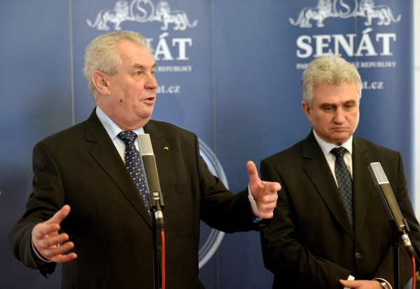 Prezident Miloš Zeman (vpravo) a šéf Senátu Milan Štěch (ČSSD).