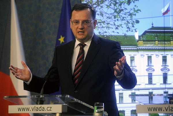 Senát se stále více stává prostředkem nadbíhání ČSSD jejím komunistickým spojencům, míní premiér Petr Nečas. Senát se stále více stává prostředkem nadbíhání ČSSD jejím komunistickým spojencům, míní premiér Petr Nečas.