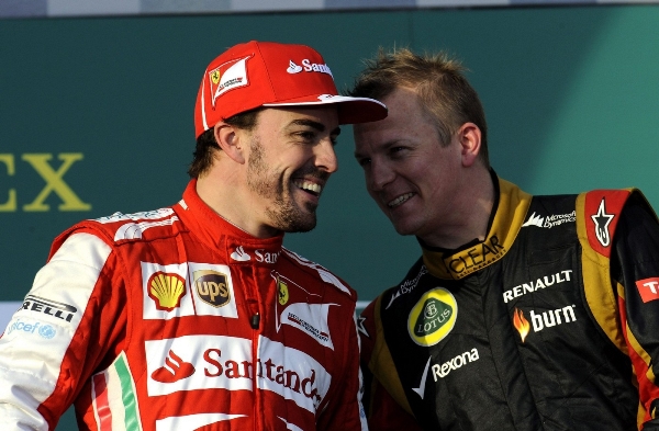 Fernando Alonso (vlevo) hodlá opět nahánět Kimiho Räikkönena.