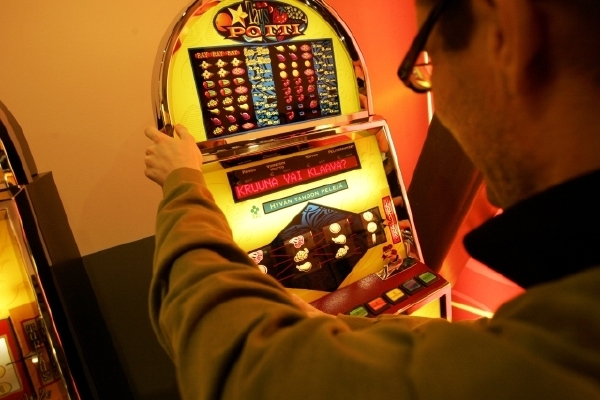 Australané říkají hracím automatům "pokies".