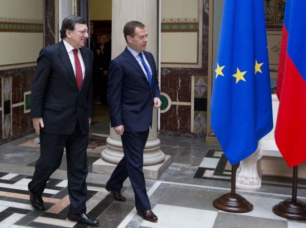 Barroso s Medveděvem v Moskvě. Za úsměvy chlad.