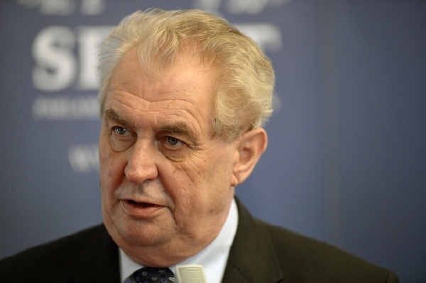 Prezident Miloš Zeman má už krátce po svém nástupu do funkce omezené pravomoci.