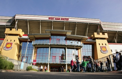 Tradiční stánek fotbalistů West Hamu, Upton Park.