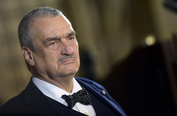 Ministr zahraničí Karel Schwarzenberg. Ministr zahraničí Karel Schwarzenberg.